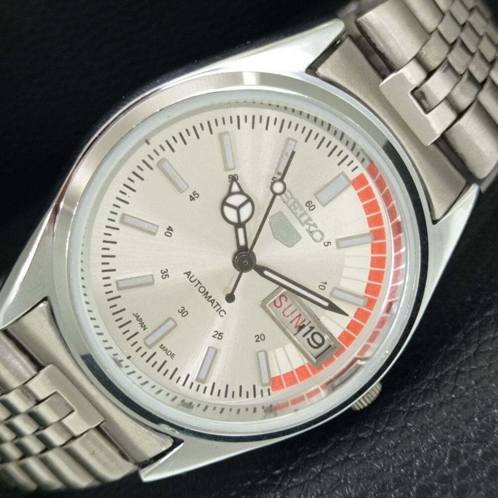 Vintage 1983 Seiko Automatic Mens Silver Watch W/daydate & Red accents